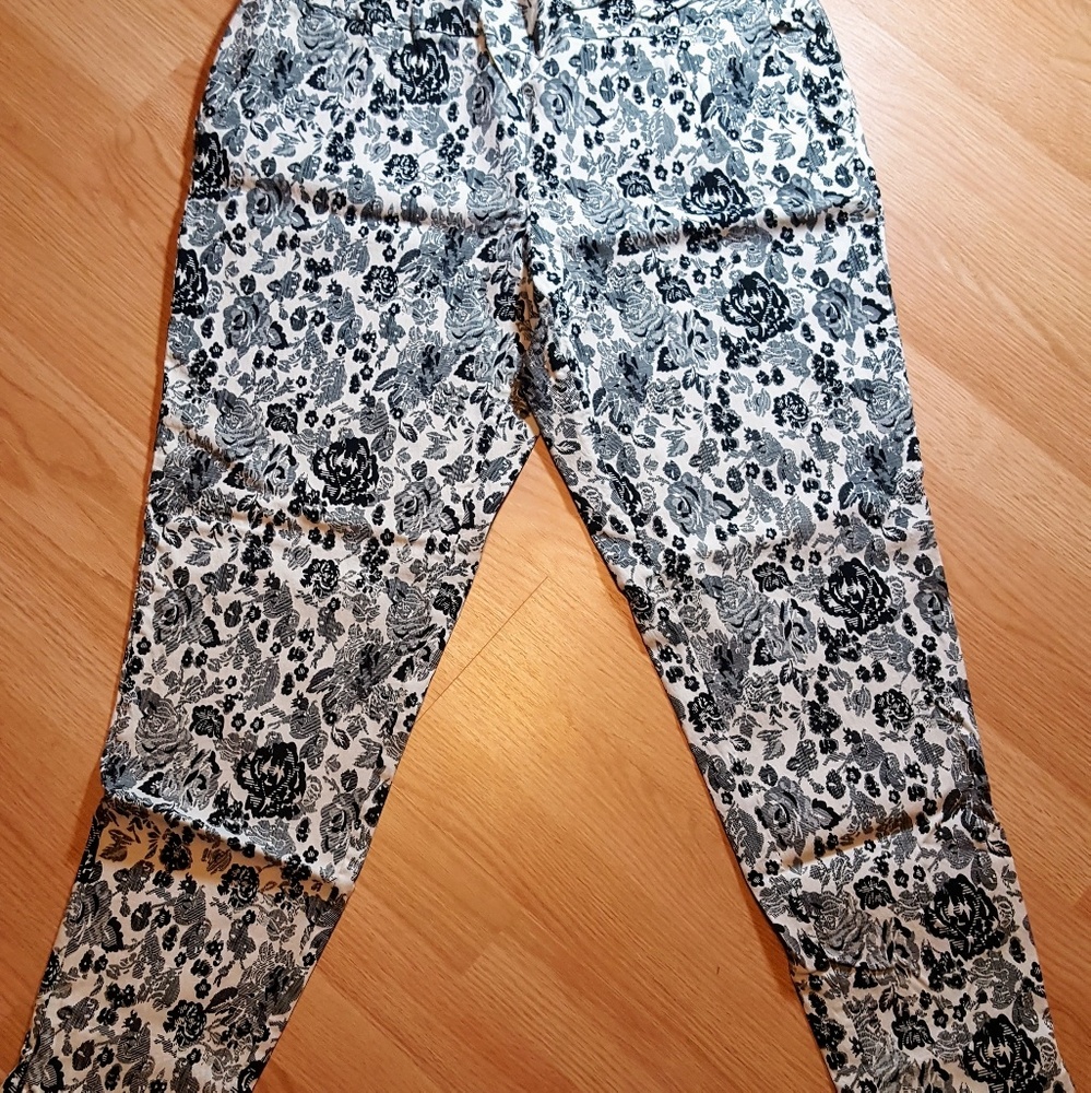 Black/white dress pants